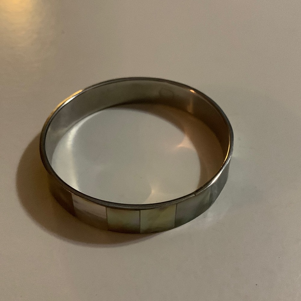 Mother of pearl bracelet,  it is not adjustable.